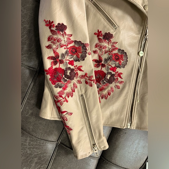 Blanknyc Embroidered Jacket - Picture 6 of 16